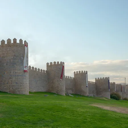 Balcony View To Avila's Alcazar Apartman Ávila
