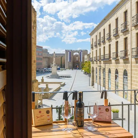 Balcony View To Avila's Alcazar דירה